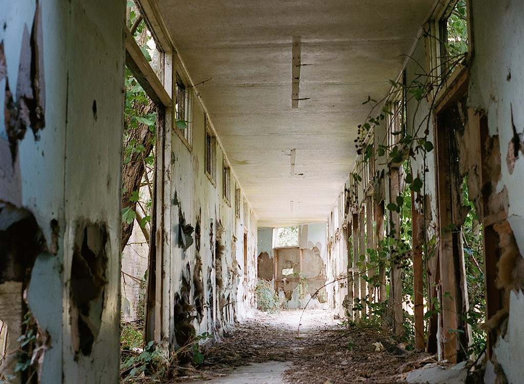 shooting abandoned buildings - nature portra 400